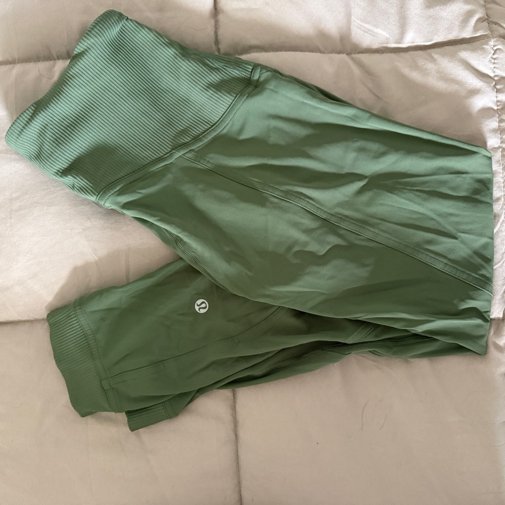 Lululemon Train free High Rise Crop 23” Leggings
